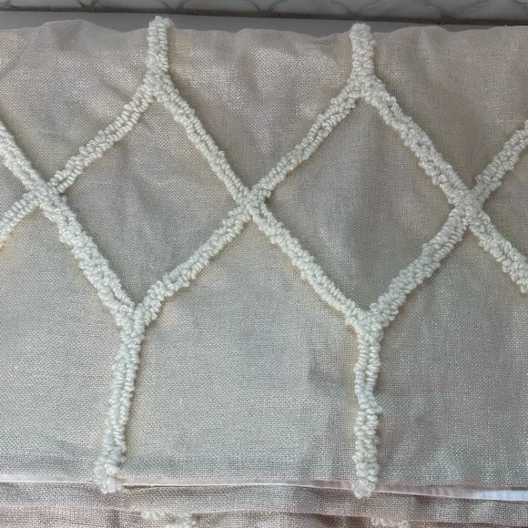 Pottery Barn Kids Luxury Crib Skirt - Picture 3 of 8